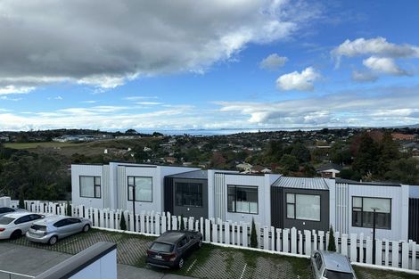 Photo of property in 2/735 East Coast Road, Browns Bay, Auckland, 0630