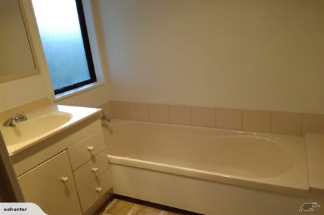 Photo of property in 6 Ashton Fitchett Drive, Brooklyn, Wellington, 6021