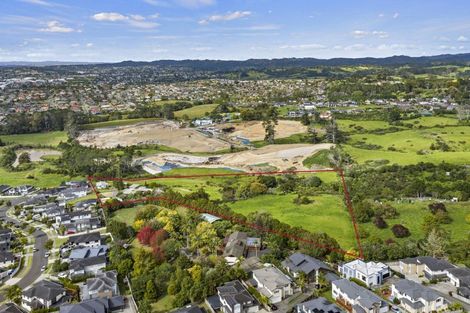 Photo of property in 16 Babich Road, Henderson Valley, Auckland, 0614