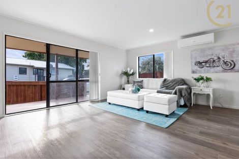 Photo of property in 100a Shifnal Drive, Randwick Park, Auckland, 2105