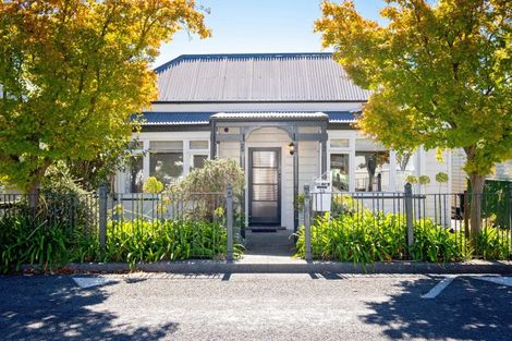 Photo of property in 35 Napier Terrace, Hospital Hill, Napier, 4110