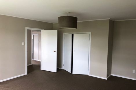 Photo of property in 40 Farquhar Road, Glendene, Auckland, 0602