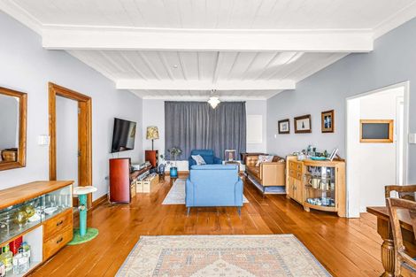 Photo of property in 32 Coote Road, Bluff Hill, Napier, 4110