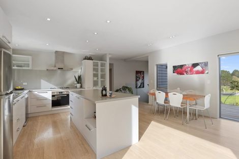 Photo of property in 12 Robertson Street, Raglan, 3225