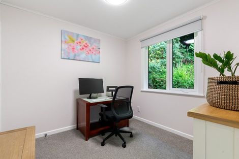 Photo of property in 123 Newlands Road, Newlands, Wellington, 6037