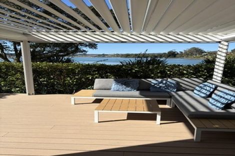 Photo of property in 43a Pohutukawa Avenue, Red Beach, 0932