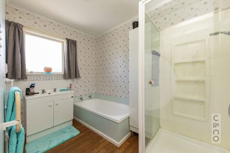 Photo of property in 18 School Road, Riverhead, 0820