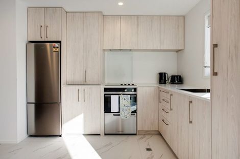 Photo of property in 4/23 Awaroa Road, Sunnyvale, Auckland, 0612