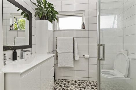 Photo of property in 12 Kashmir Road, Glen Eden, Auckland, 0602