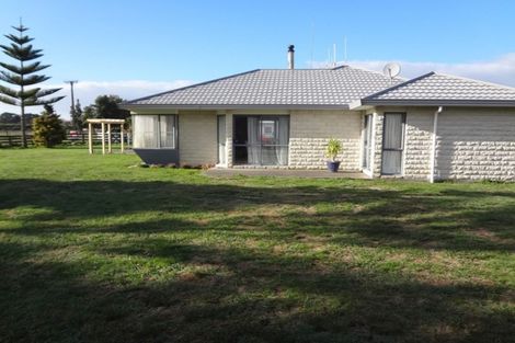 Photo of property in 40 Nuku Street, Tangimoana, 4822