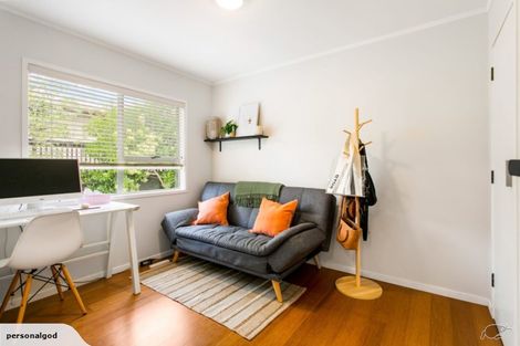 Photo of property in 2/3a Kirrie Avenue, Te Atatu South, Auckland, 0610