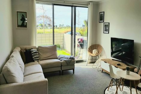 Photo of property in 28 Te Oneroa Way, Long Bay, Auckland, 0630