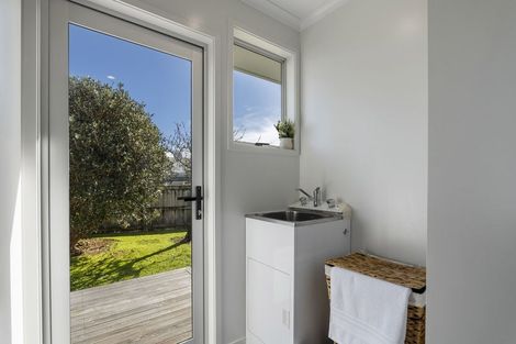 Photo of property in 7c Fairview Place, Westown, New Plymouth, 4310