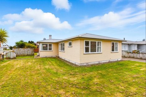 Photo of property in 2 Collingwood Street, Levin, 5510