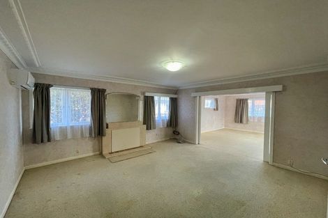 Photo of property in 18 Beaubank Road, Kelston, Auckland, 0602