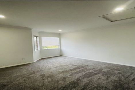 Photo of property in 11 Bream Revel Way, Karaka, Papakura, 2580