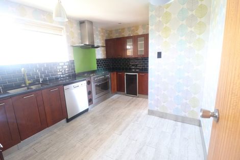 Photo of property in 35a Wade River Road, Stanmore Bay, Whangaparaoa, 0932