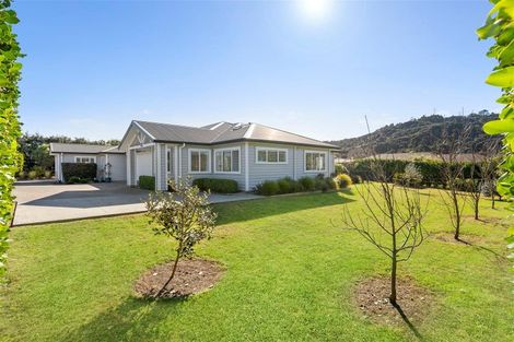 Photo of property in 6 Fruitlands Road, Kumeu, 0810
