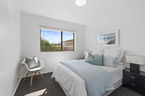 Photo of property in 2/237 Edmonton Road, Te Atatu South, Auckland, 0610