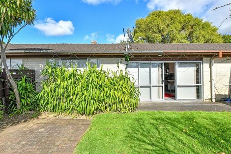 Photo of property in 2/1 Plunket Avenue, Papatoetoe, Auckland, 2104