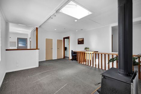 Photo of property in 10 York Crescent, Westown, New Plymouth, 4310