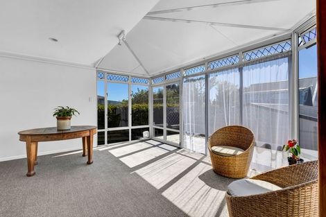 Photo of property in 10 York Crescent, Westown, New Plymouth, 4310