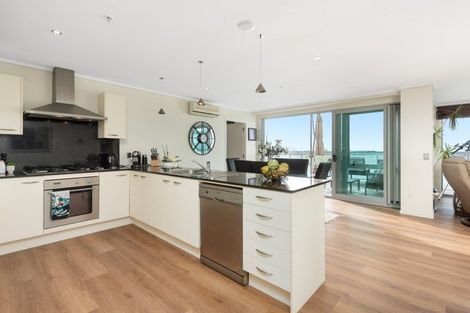 Photo of property in 15/72e Devonport Road, Tauranga, 3110