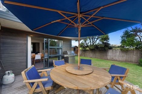 Photo of property in 18 Rosetti Rise, West Harbour, Auckland, 0618