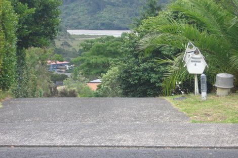 Photo of property in 2/5 Tree View Avenue, Glenfield, Auckland, 0629