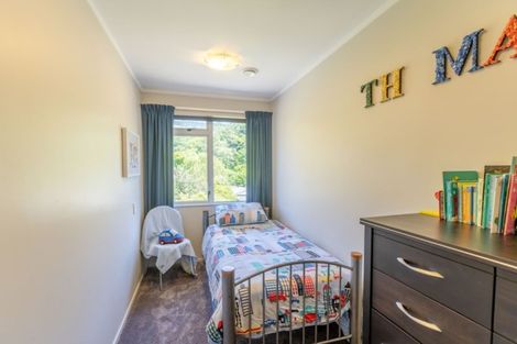 Photo of property in 63 The Drive, Tawa, Wellington, 5028