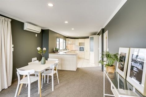 Photo of property in 1 Cobden Road, Bluff Hill, Napier, 4110