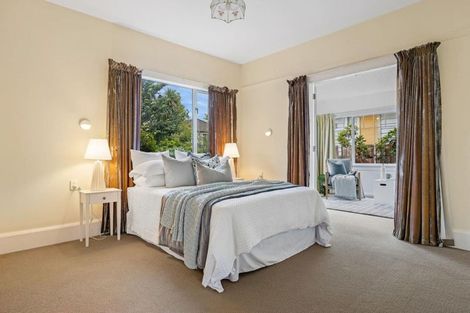 Photo of property in 113 Saint Andrews Square, Strowan, Christchurch, 8052