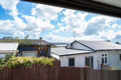 Photo of property in 2/35 Fairlands Avenue, Waterview, Auckland, 1026