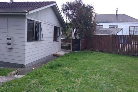 Photo of property in 16 Massine Place, Randwick Park, Auckland, 2105