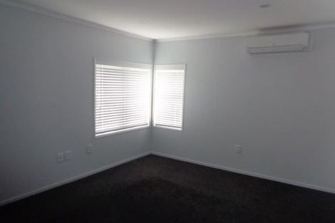 Photo of property in 81 Hobsonville Road, West Harbour, Auckland, 0618