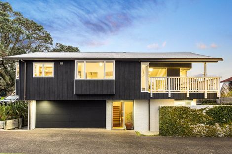 Photo of property in 104a Stanley Point Road, Stanley Point, Auckland, 0624