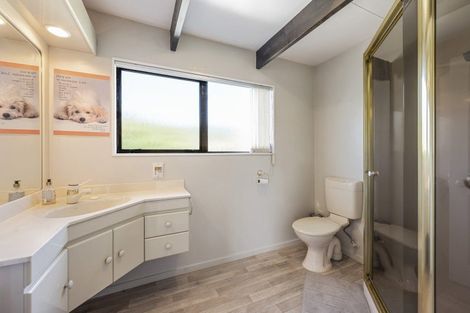 Photo of property in 2 Gibbs Place, Kinloch, Taupo, 3377