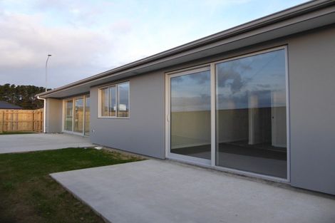Photo of property in 49 Atlantic Drive, Fitzherbert, Palmerston North, 4410