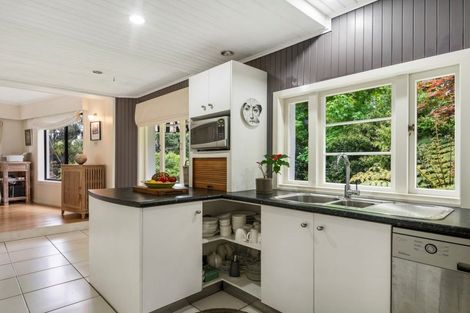 Photo of property in 21 Kopiko Road, Titirangi, Auckland, 0604