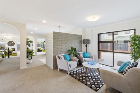 Photo of property in 8 Della Place, Conifer Grove, Takanini, 2112