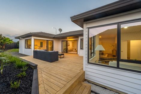 Photo of property in 32 Ambleside Drive, Northpark, Auckland, 2013