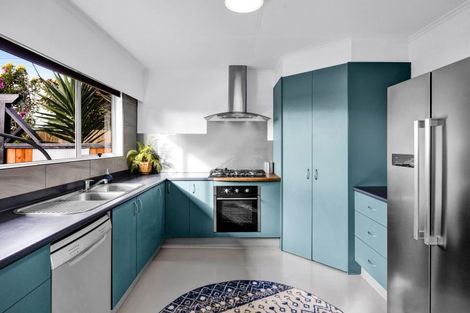 Photo of property in 1 Lynton Street, Upper Vogeltown, New Plymouth, 4310