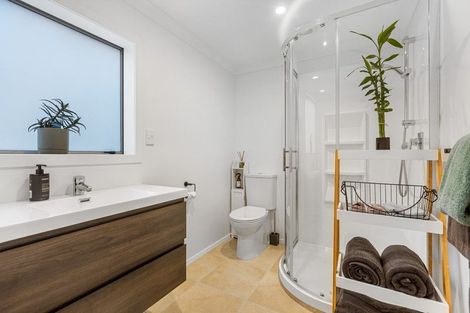 Photo of property in 4 Evelyn Place, Welbourn, New Plymouth, 4310