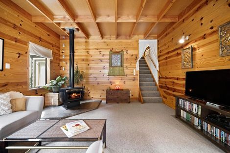 Photo of property in 5 Mackinnon Terrace, Sunshine Bay, Queenstown, 9300