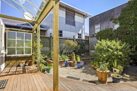 Photo of property in 11 Guildford Terrace, Thorndon, Wellington, 6011