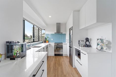 Photo of property in 44 Penton Road, Stanmore Bay, Whangaparaoa, 0932