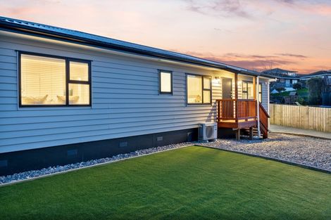 Photo of property in 18a Lydford Place, Glendene, Auckland, 0602