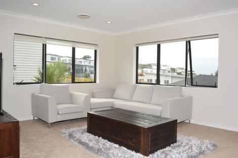 Photo of property in 11 Harvest Avenue, Orewa, 0931