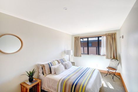 Photo of property in 33 Macandrew Road, South Dunedin, Dunedin, 9012