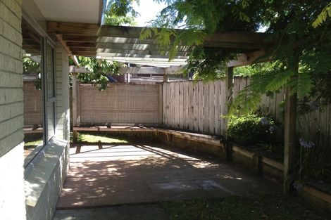 Photo of property in 66 Golfland Drive, Golflands, Auckland, 2013